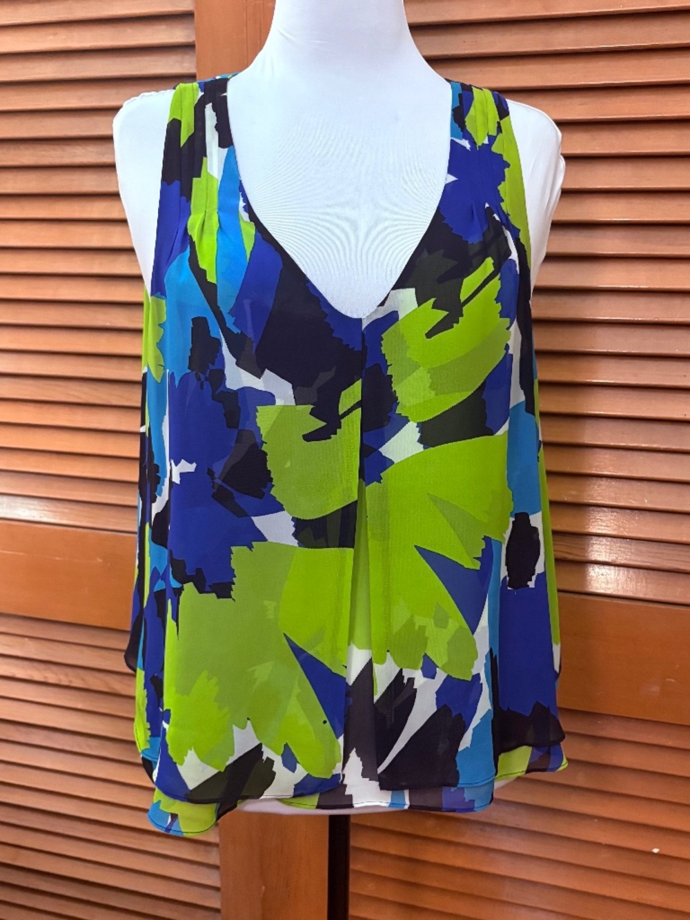 Vince Camuto Abstract Print Sleeveless V-Neck Top - Grn/Blk/Blue - Large